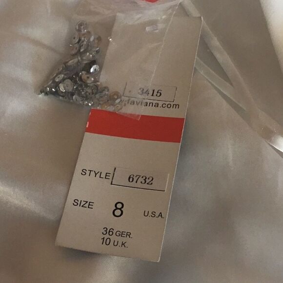 Cream gown w/ sequins & beads ruffled bottom in 8 - Picture 8 of 16